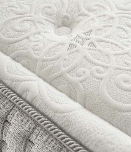 Dettaglio della superficie trapuntata del materasso FormaBed Pablito in memory foam traspirante