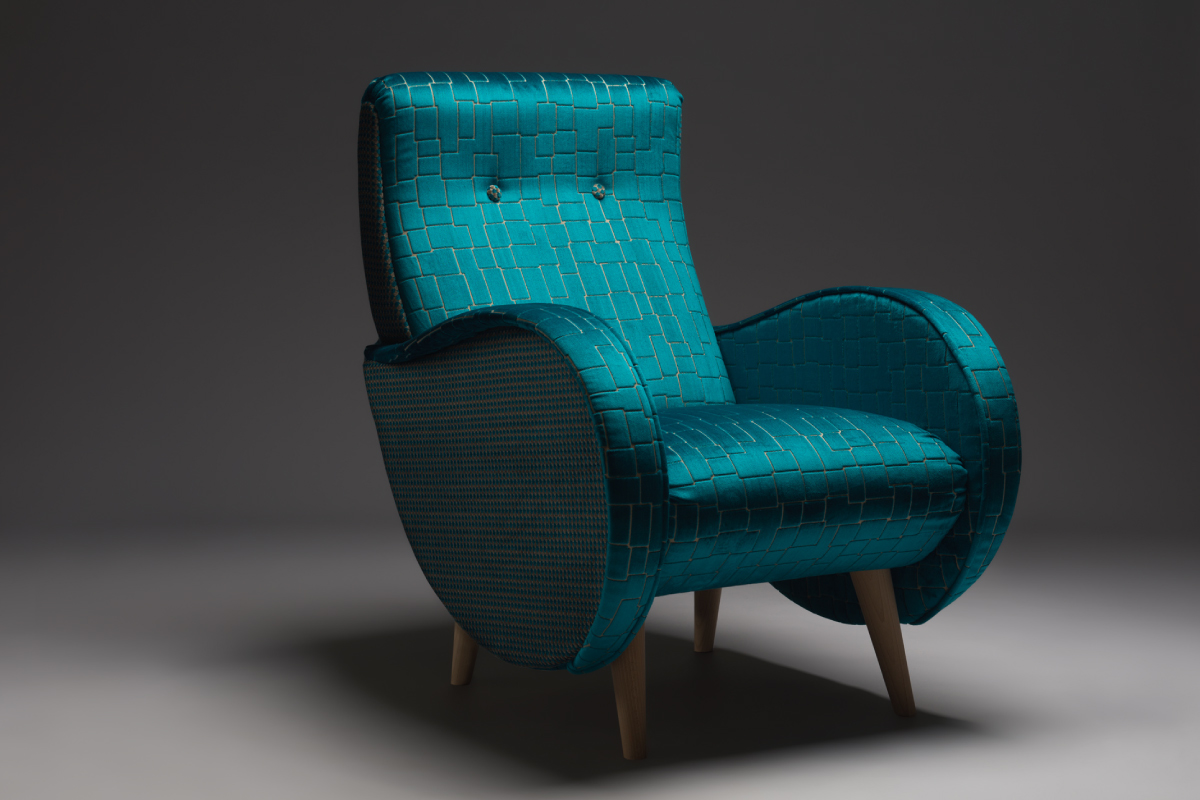 Poltrona Martina imbottita dal design moderno disponibile da Lombardi Materassi e Letti a Napoli