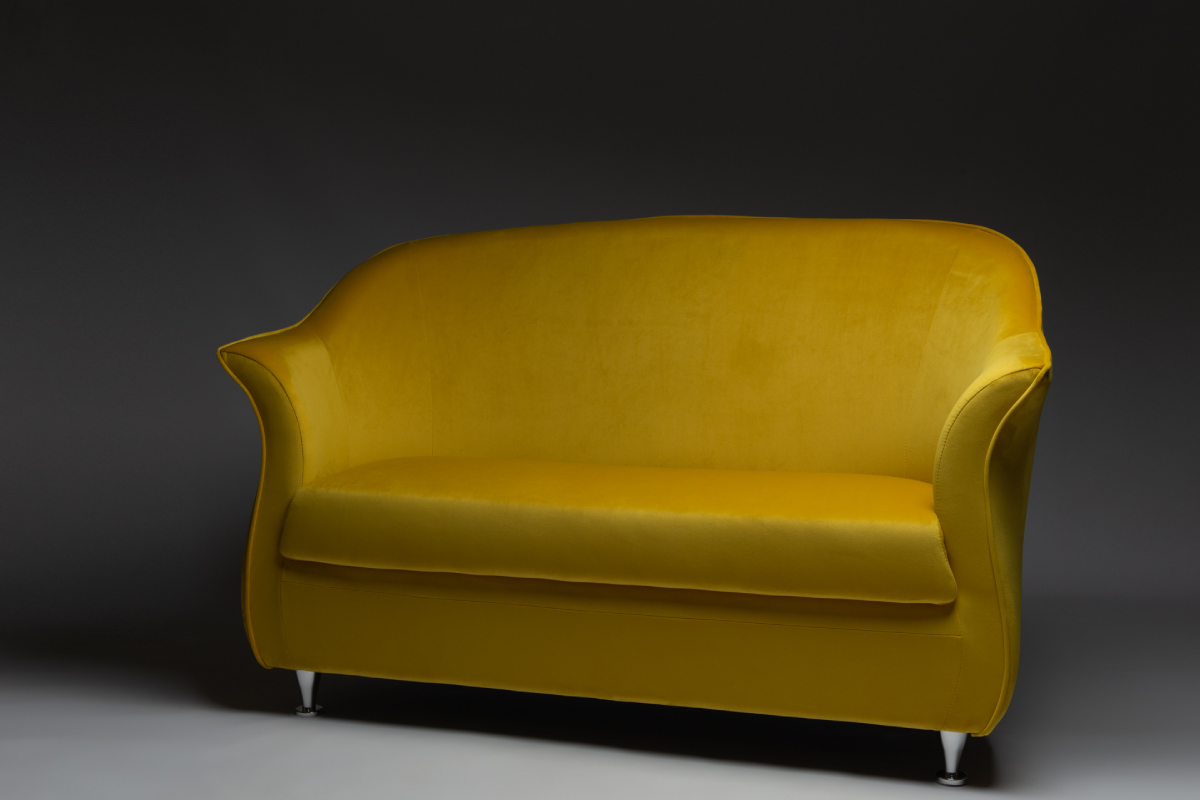 Poltrona Serafino Alto imbottita dal design moderno disponibile da Lombardi Materassi e Letti a Napoli