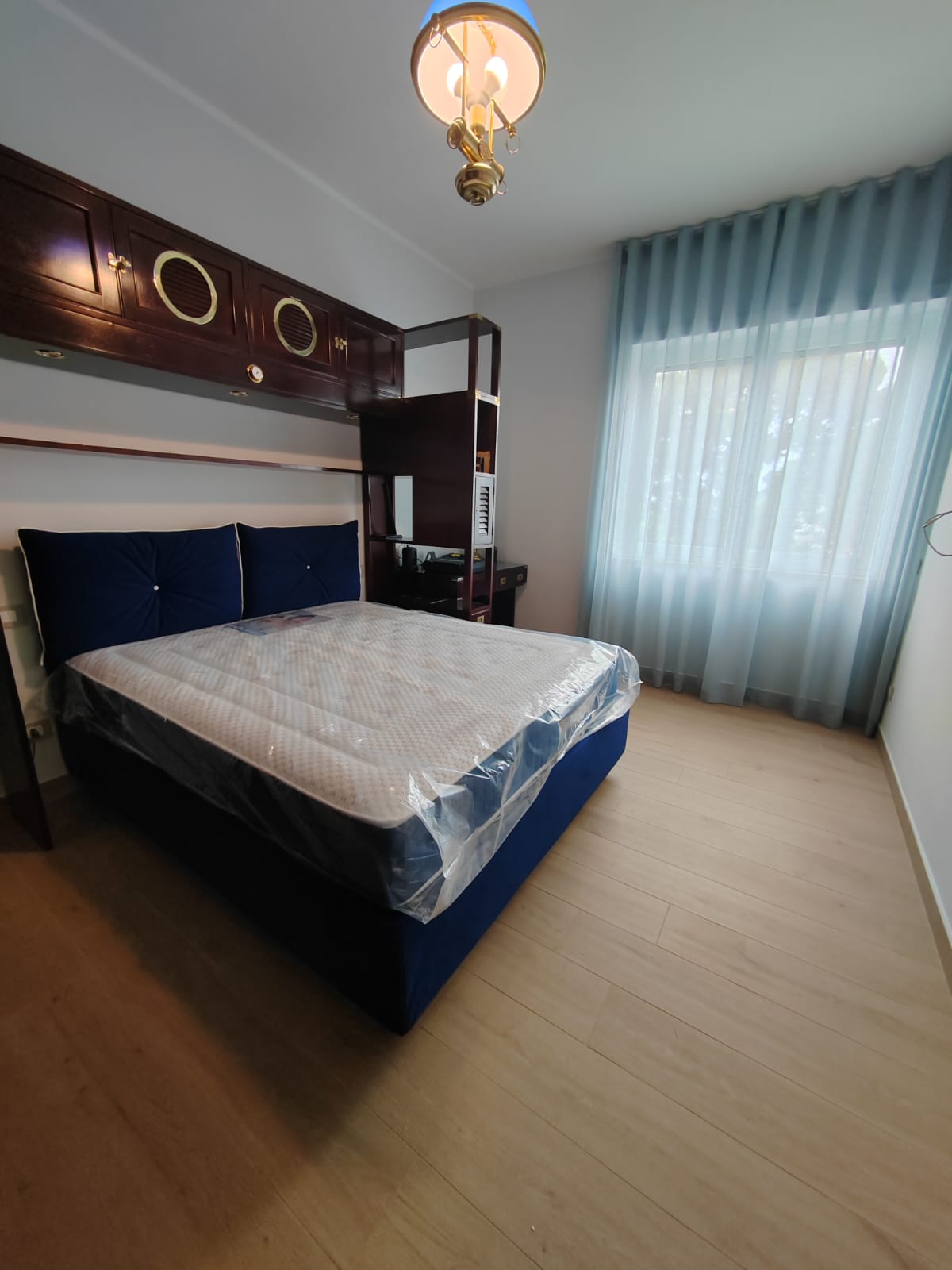 Realizzazione camera da letto completa con letto materasso e tende su misura a Napoli